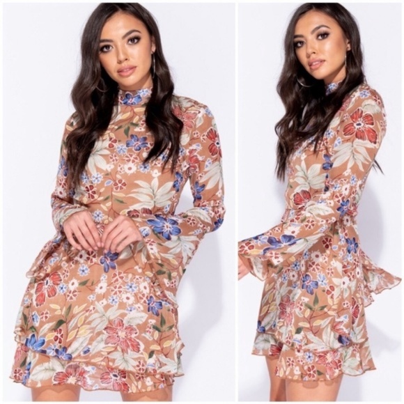 💥Size 6! Floral Flare Bell Sleeve Dress. Last one - Picture 4 of 4